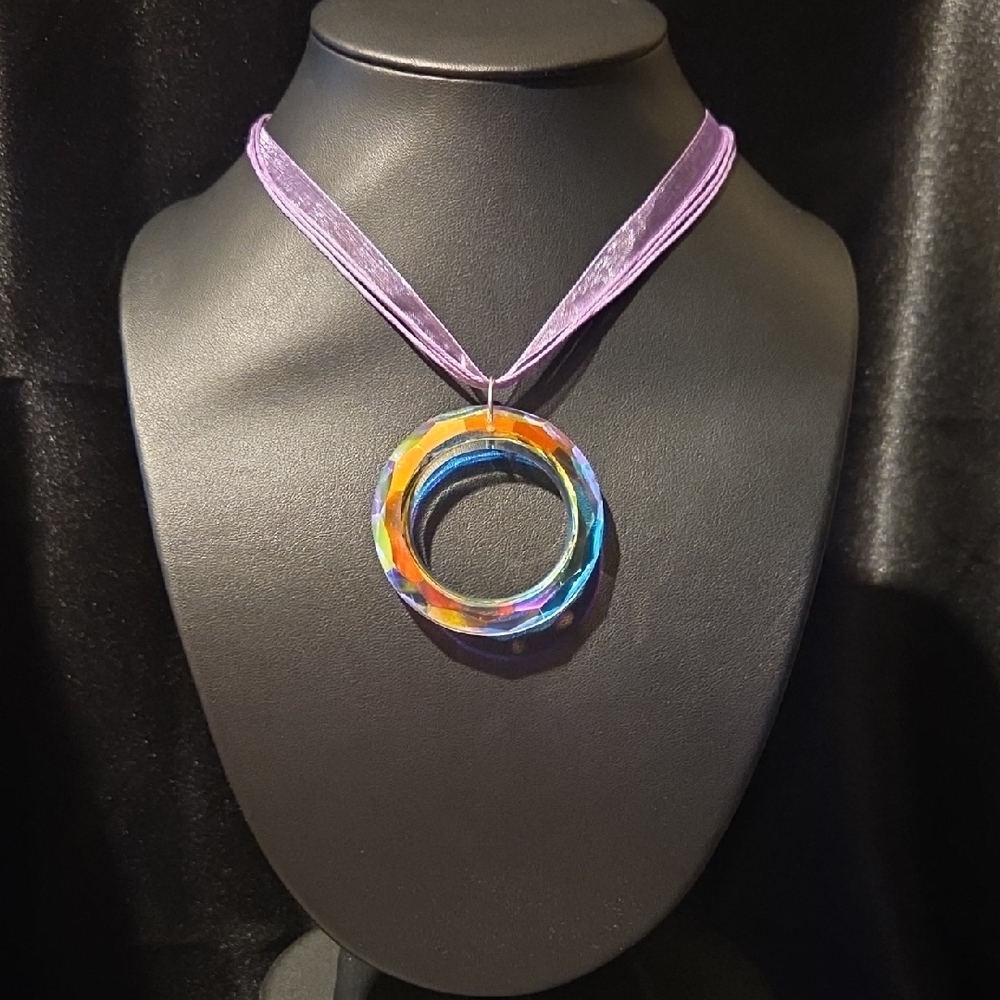 New Iridescent Multi-Hue Faceted Glass Circle Pendant Necklace